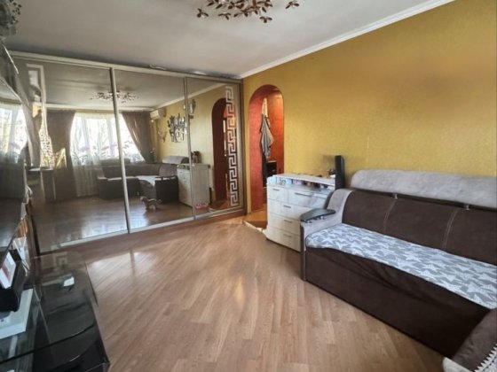 Продам квартиру центр Великодолинского Великодолинское