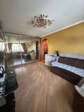 Продам квартиру центр Великодолинского - фото 1