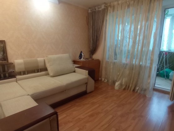 Продам трёхкомнатную на 2 этаже. Великодолинське
