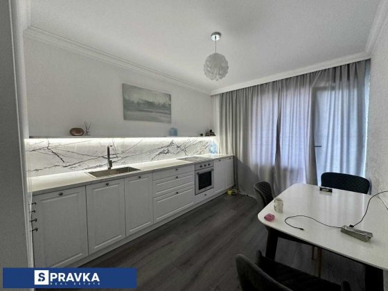 Продам 2-х ком в Кадоре  на Сахарова с капитальным ремонтом и мебелью Крижанівка
