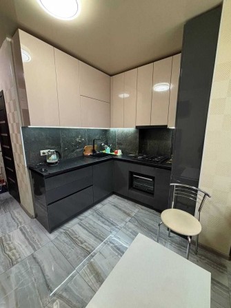 Продам 1-кімнатну квартиру 35 м² з меблями | ЖК «7 НЕБО» - фото 1