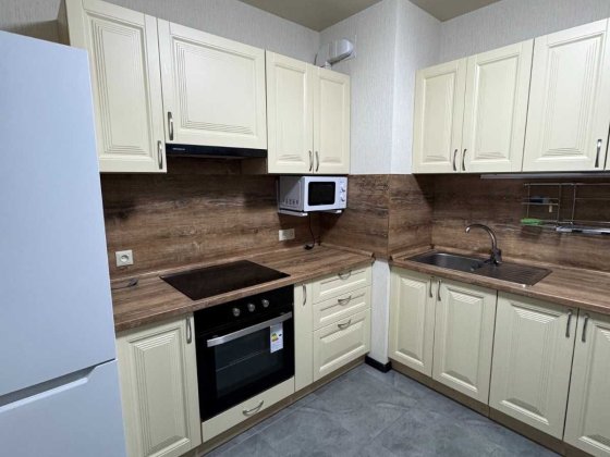 Продам 1 ком. квартиру Ж/М Радужный/ Пр. Небесной Сотни Лиманка
