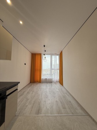 Квартира в новом заселенном доме с ремонтом - фото 1