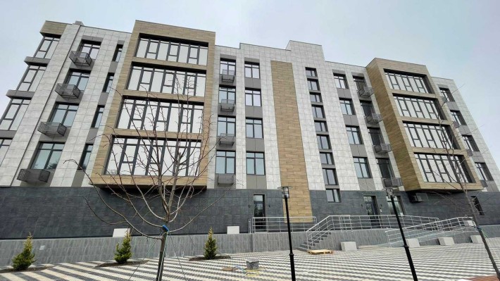 Продаються апартаменти з дизайнерським ремонтом в Совіньйоні. - фото 1