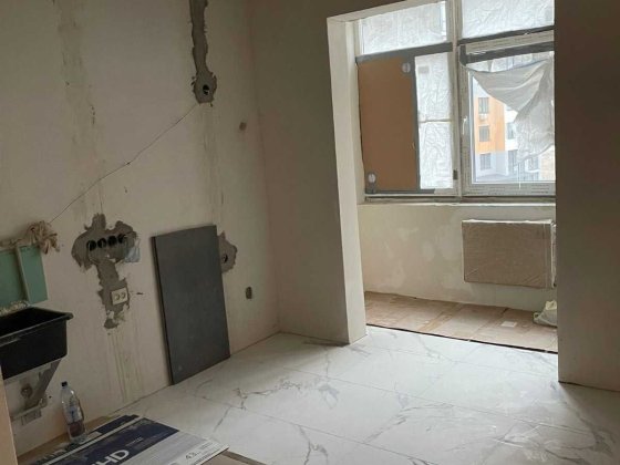 2 к квартира 59,6 м2 с частичным ремонтом. 58 Жемчужина, 5 этаж, 2 балкона