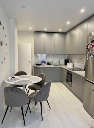 Продам 1к квартиру в ЖК Радужный/Таирова Евроремонт 11 этаж Торг - фото 1