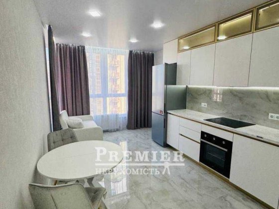 1 комнатная квартира 40 м2 с дизайнерским  Ремонтом ЖК Акварель