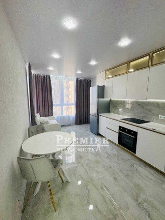 1 комнатная квартира 40 м2 с дизайнерским  Ремонтом ЖК Акварель - фото 1