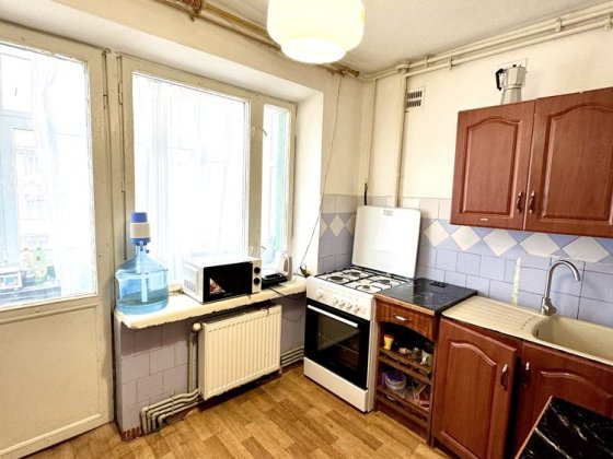 Продаж 4 кімнатної квартири , третій поверх Сторожинець