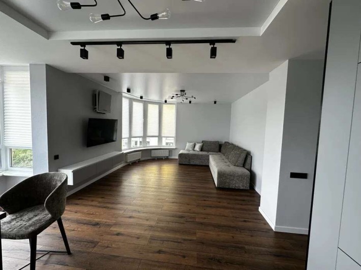 Продам 2 кім. квартиру  ЖК Медовий. П.Радченка 12 - фото 1