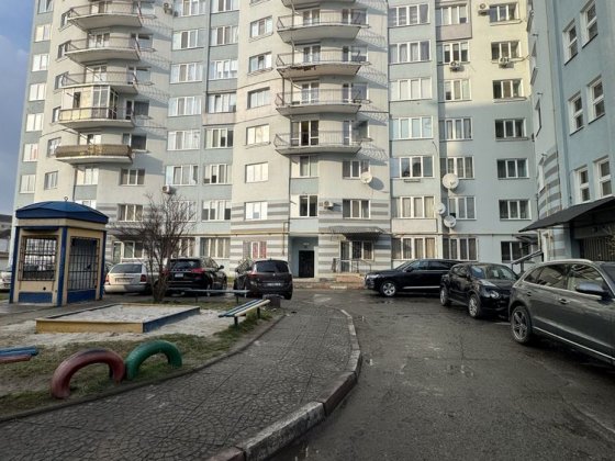 Продаж 3км квартири в центрі вул.Курінного Чорноти. Постанови Ивано-Франковск