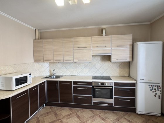 Продаж 2 кімнатної квартири, вул. Незалежності 17. Можно під програми Бровары