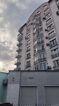 Продаю 3 кімнатну квартир у в центрі - фото 1