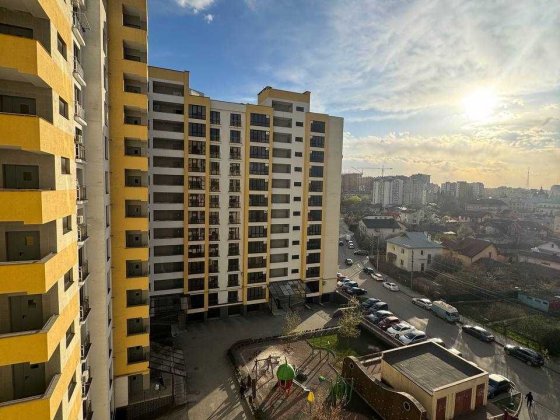 3-кімнатна з ремонтом, ЖК Листопад, Майзлі Ивано-Франковск