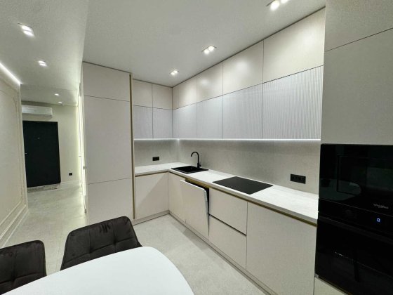 Квартира з дизайнерським ремонтом,меблями та технікою  біля Озера Ивано-Франковск