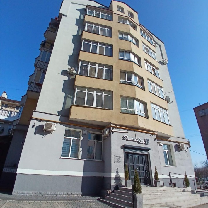 Продається простора 3-кімнатна квартира у м. Івано-Франківськ! - фото 1