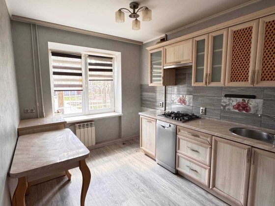 Центр міста. Двокімнатна квартира по вул. Сахарова. Ивано-Франковск