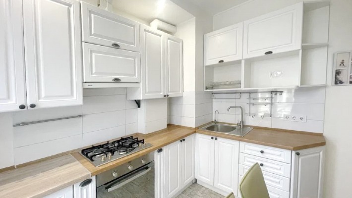 Продаж 1-к. квартири, ЖК "Британський квартал", вул. Дмитра Луценка, 12, Голосіївський р-йон. - фото 1