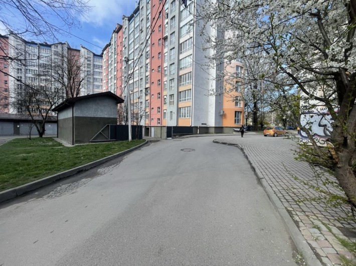 Продаж квартири площею шість кімнат.Чорновий ремонт - фото 1