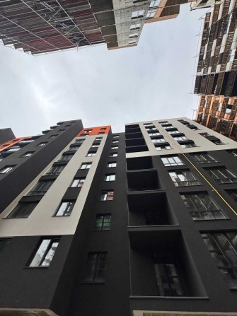 ТЕРМІНОВИЙ ПРОДАЖ 1кім. квартири біля парку - фото 1