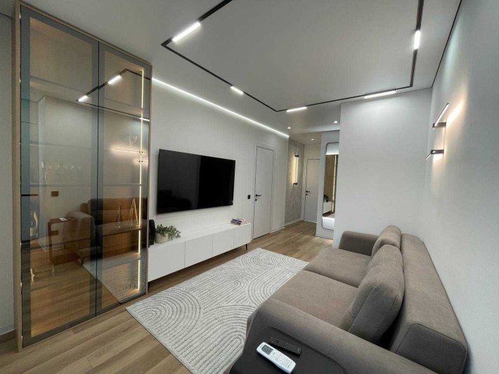 Продається якісна квартира самому ЦЕНТРІ! ЦІНА БЕЗ ДОДАТКОВИХ ВИТРАТ - фото 1