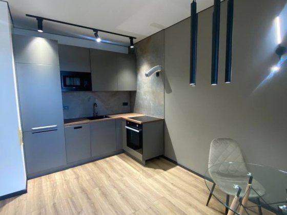 2%! Євро 2к з дизайнерським ремонтом в комплексі бізнес класу в Бучі! Власна тераса з виглядом на мі