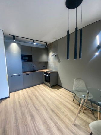 2%! Євро 2к з дизайнерським ремонтом в комплексі бізнес класу в Бучі! Власна тераса з виглядом на мі - фото 1