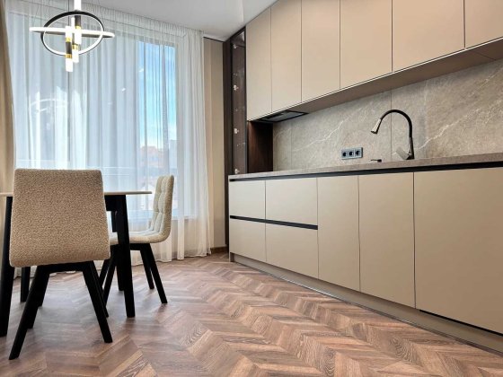 Сучасна укомплектована 1.5-кім поруч ТРЦ Veles Mall Івано-Франківськ