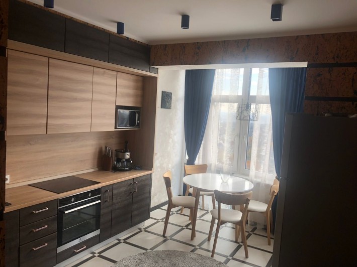 Продаж двокімнатної квартири з ремонтом в ЖК Гранд Бурже, мін оформлен - фото 1