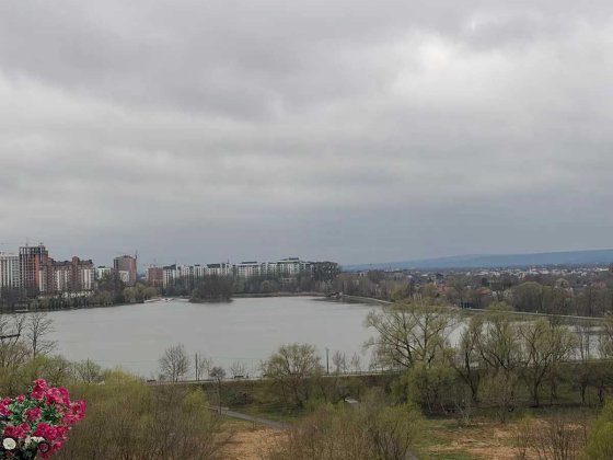 2 кім. квартира з виглядом на озеро вул. Південний бул. ( Постанови) Ивано-Франковск