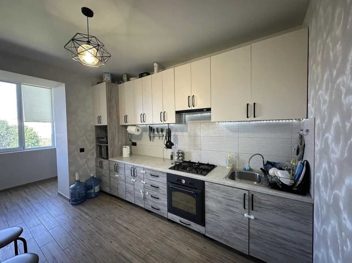 Продаж 2 кімнатної квартири з ремонтом - фото 1