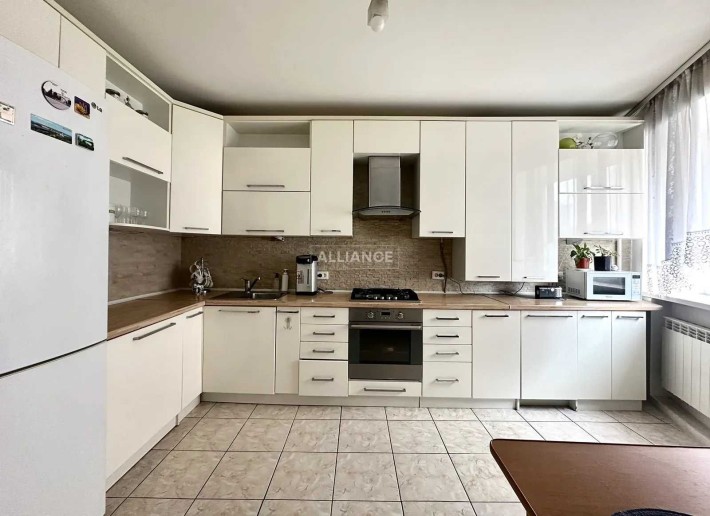 3 кімнатна квартира з ремонтом та меблями в центрі - фото 1