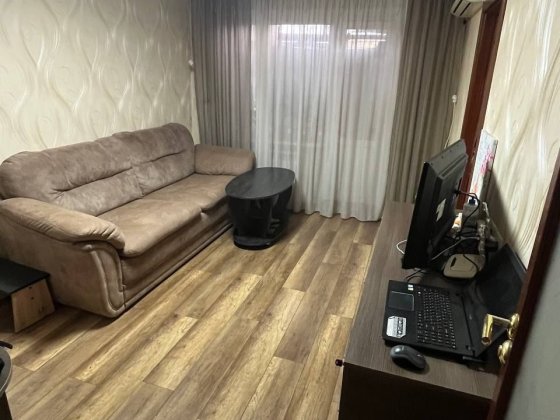 Продається гарна 2х кімнатна квартира від власника біля к-тр Олімп Кривий Ріг