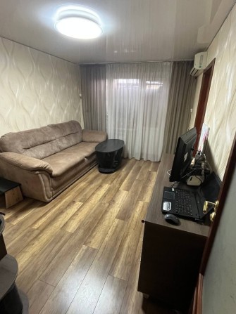 Продається гарна 2х кімнатна квартира від власника біля к-тр Олімп - фото 1