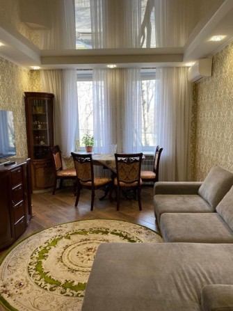 Продаж гарної 3- х кімнатної квартири «сталінка» з ремонтом в центрі, Пл. Визволення - фото 1