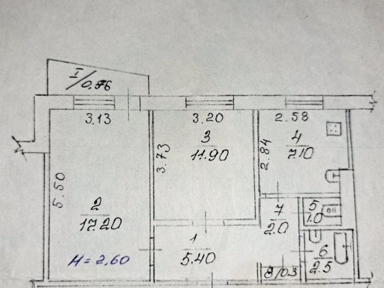 Продам 2-кімнатну квартиру м-н Індустріальний,  власник Кривий Ріг