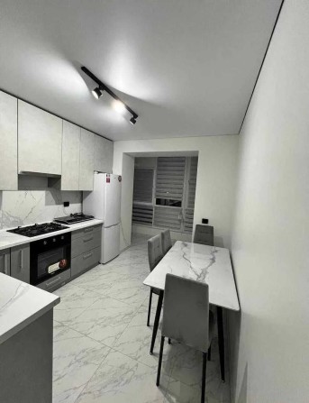 Продаж 1к кв, в центрі міста з ремонтом - фото 1