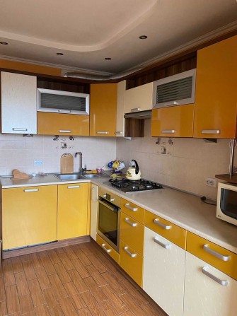 Продаж 2 кім квартири з ремонтом у спокійному районі міста - фото 1