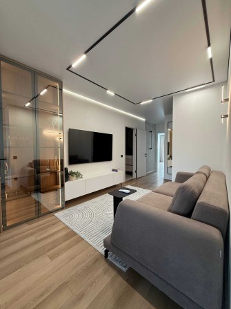 Добротна 2 кімнатна в центрі ЖК А5 - фото 1