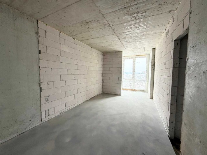 Видова однокімнатна квартира, можна робити ремонт, в центральній частині, газ - фото 1