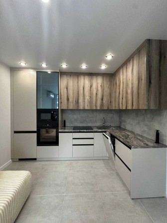 Продам 2 кім квартру + кухня студія - фото 1