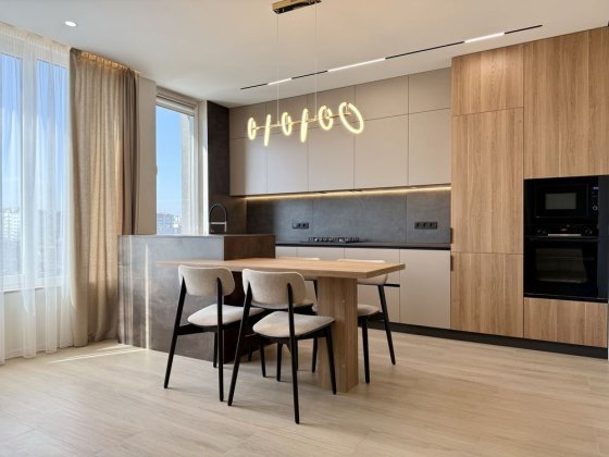 Неймовірна 2кім з кухнею-студією з якісним ремонтом поруч центру! Ивано-Франковск