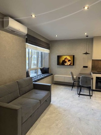 Стильна квартира-студія з дорогим ремонтом | 33 м² | Заїжджай і живи - фото 1