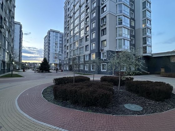 Однокімнатна квартира з ремонтом ЖК Континент . Мінімальне оформлення. Буча