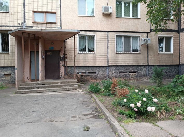 Продам 3-кімн. чешку 5/5 на вул. Каштанова, зупинка "8 міська лікарня" - фото 1