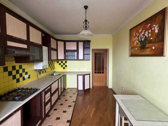 Продам 3-кімнатну квартиру в центрі міста! Івано-Франківськ