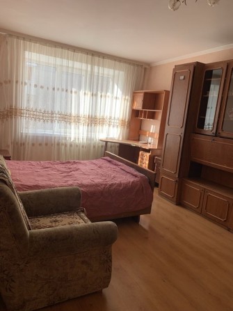 Продам трьохкімнатну квартиру - фото 1