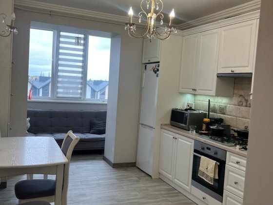 Продам 1 кімн квартиру  53 m2 5/10 цегла Луцк