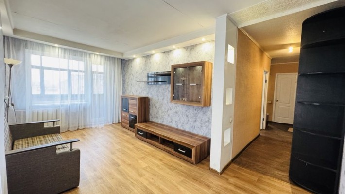 Продаємо КЛАСНУ 3-кімн квартиру на Космонавтів - фото 1