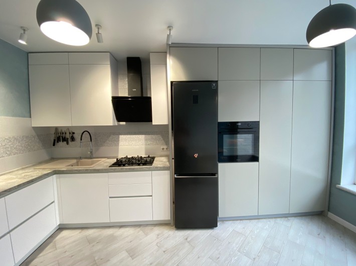 Продаж 2 к квартири з НОВИМ ремонтом, з МІНІМАЛЬНИМ оформленням - фото 1